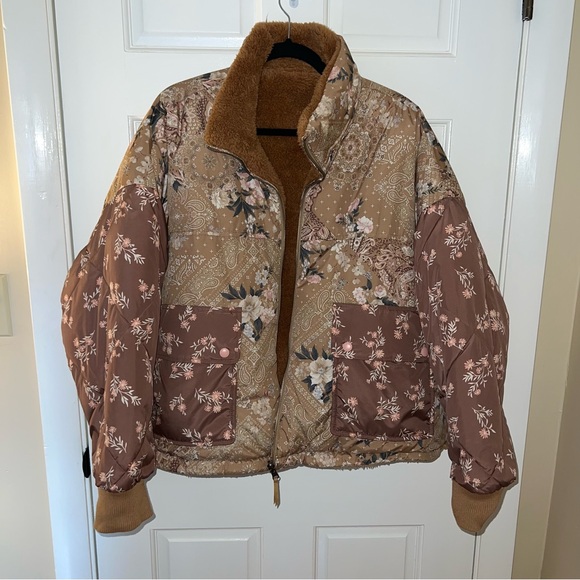 American Eagle Outfitters Jackets & Blazers - American Eagle Outfitters Floral Puffer Reversible Jacket - Brown